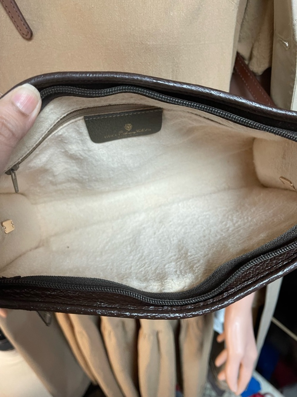Authentic Gucci vintage Gucci GG canvas crossbody bag 97.01.037 - Picture 12 of 15